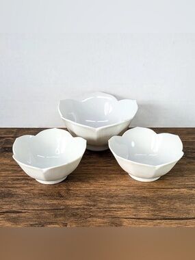 Vintage - OMC Japan White Lotus Porcelain Bowls, Small 3pc Dish Set Flower Petal